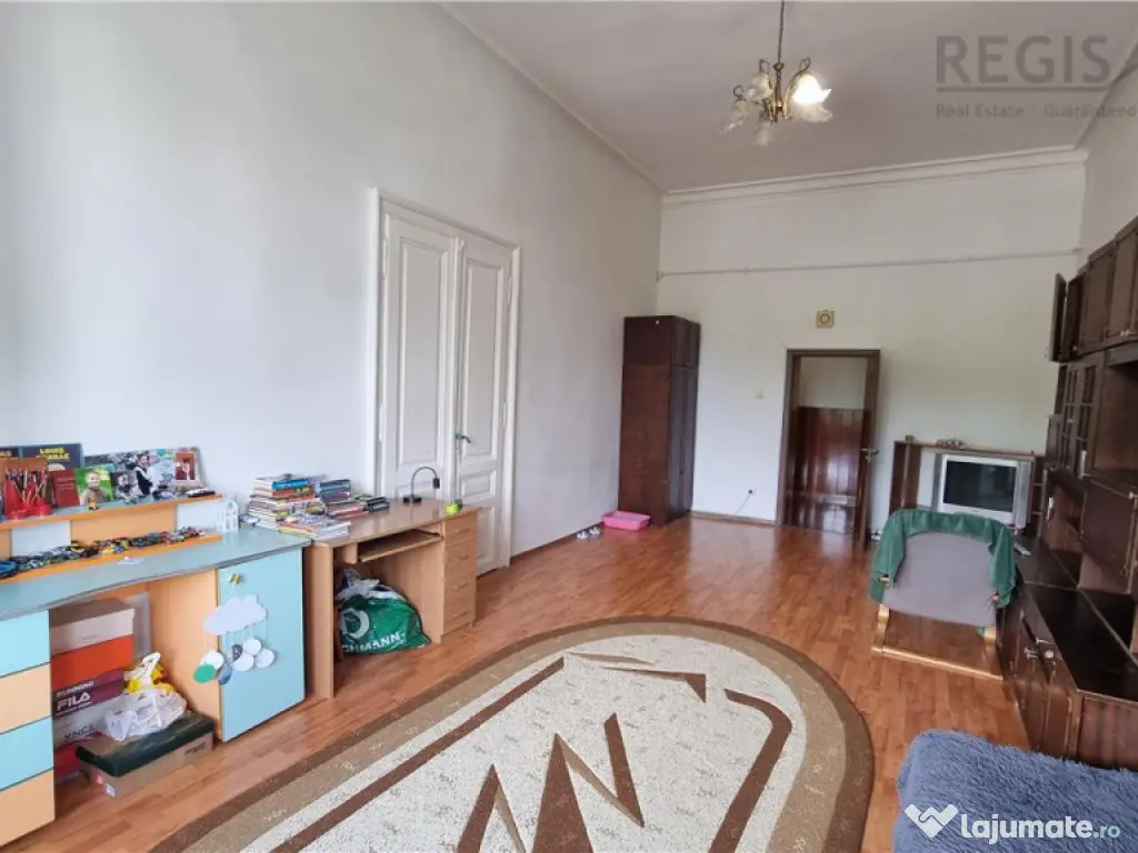 Apartament clasic de doua camere zona Centrul Istoric 