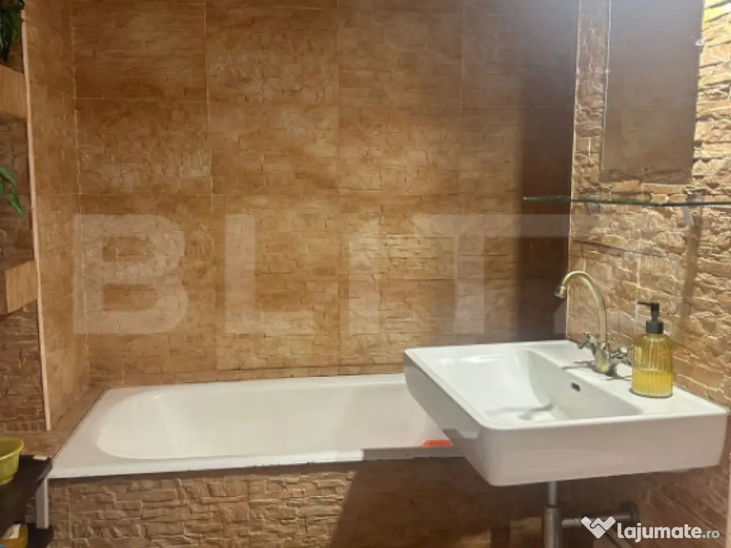 Apartament 4 camere, 2 bai, balcon, 81 mp, zona excelentă M