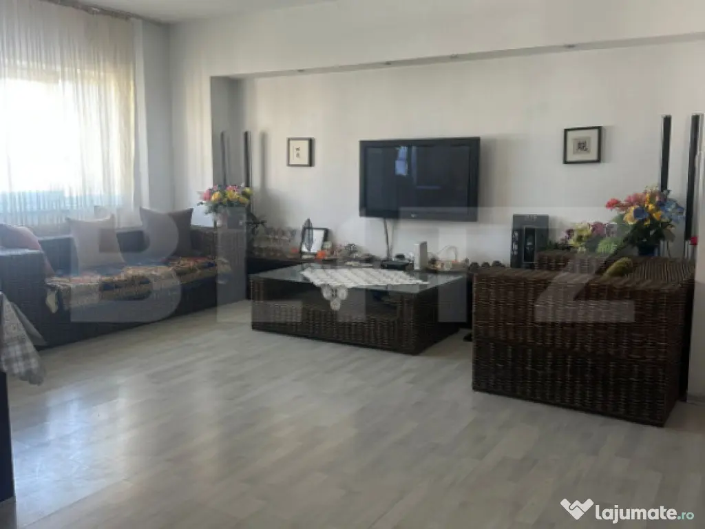 Apartament 4 camere, 2 bai, balcon, 81 mp, zona excelentă M