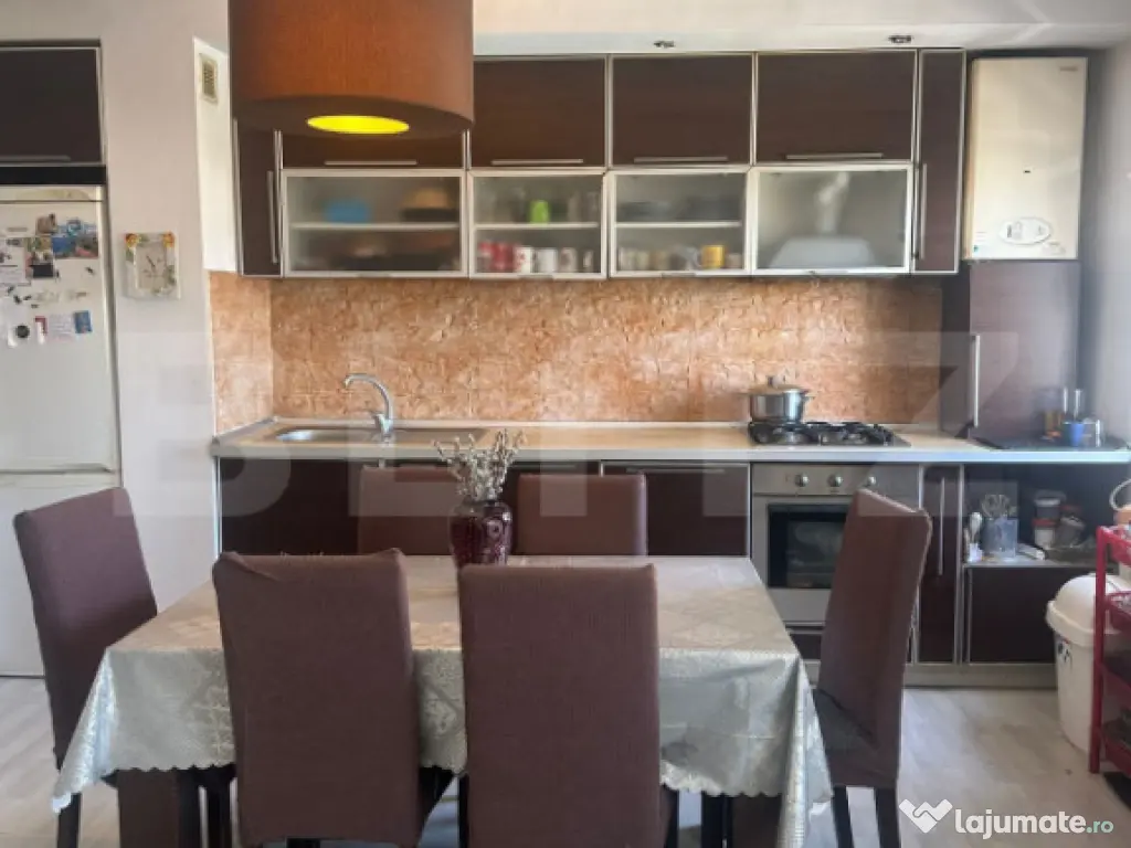 Apartament 4 camere, 2 bai, balcon, 81 mp, zona excelentă M