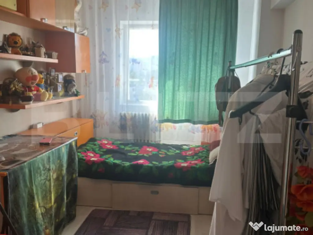 Apartament 4 camere, 2 bai, balcon, 81 mp, zona excelentă M