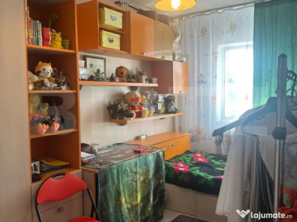 Apartament 4 camere, 2 bai, balcon, 81 mp, zona excelentă M