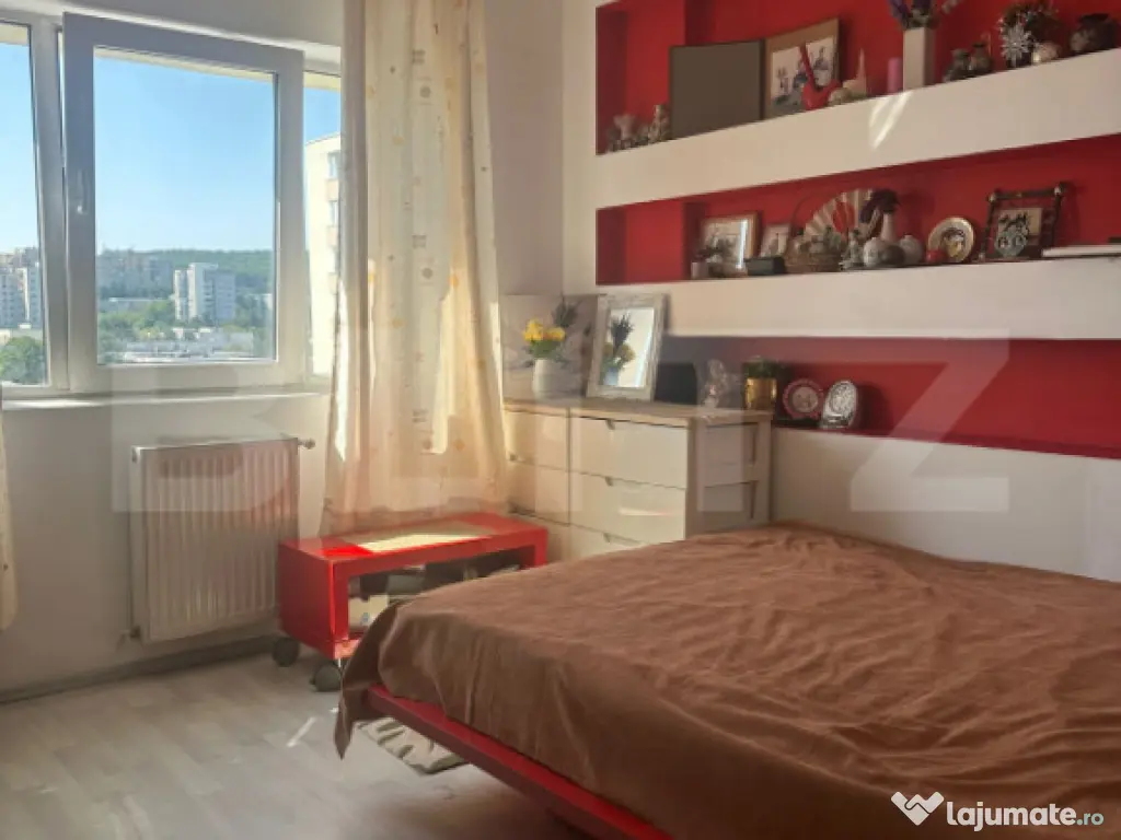 Apartament 4 camere, 2 bai, balcon, 81 mp, zona excelentă M