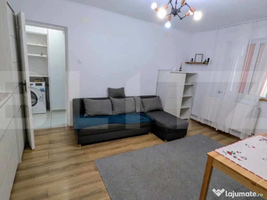 Apartament de inchiriat cu 3 camere, zona Cetate