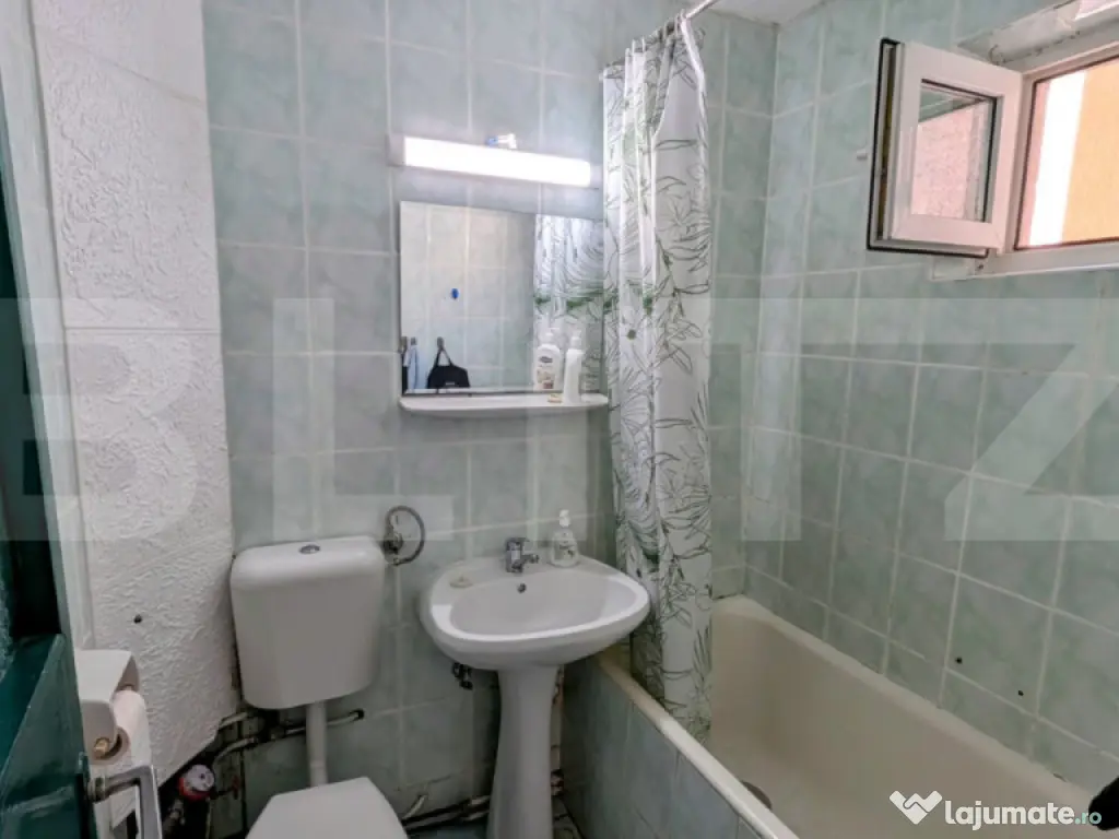 Apartament de inchiriat cu 3 camere, zona Cetate