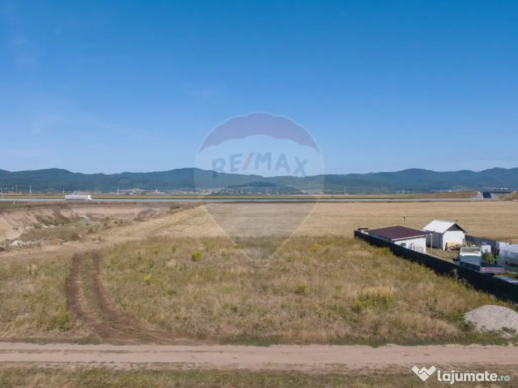 Comision 0 %! Teren de vânzare 686 mp, Cristian! 