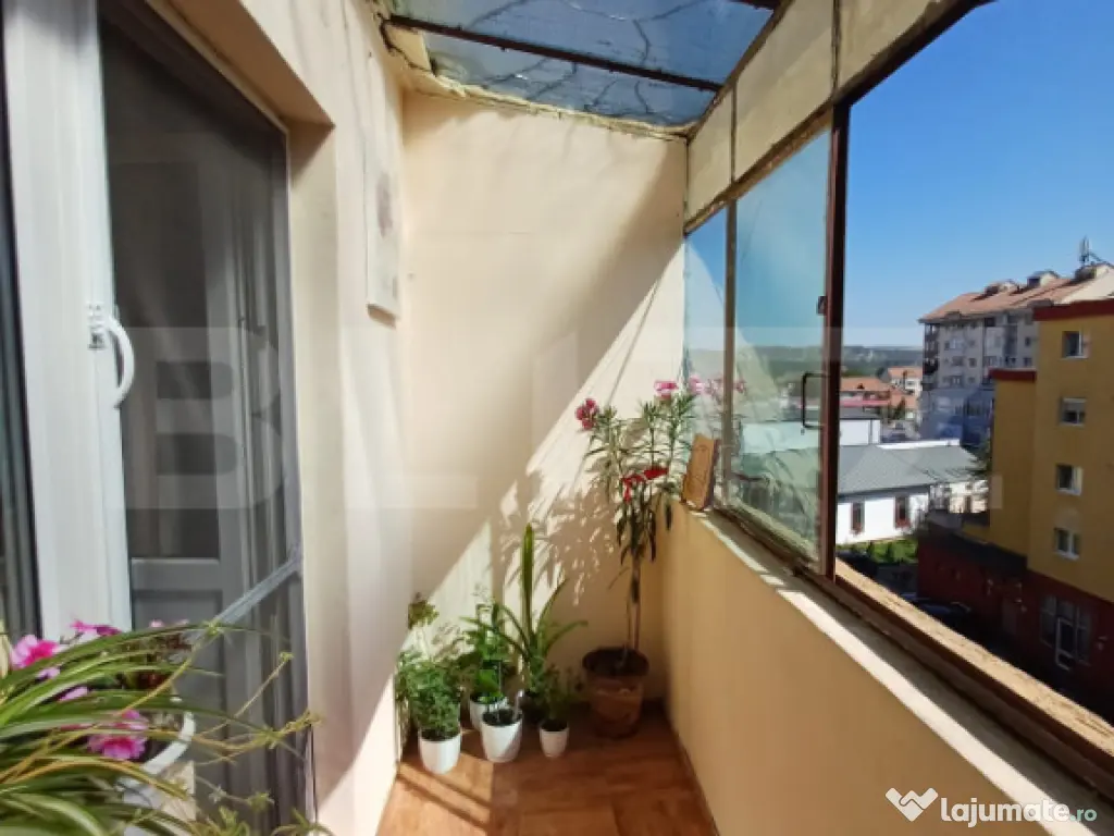 Apartament 3 camere, 74 mp zona centrala in Campia Turzii