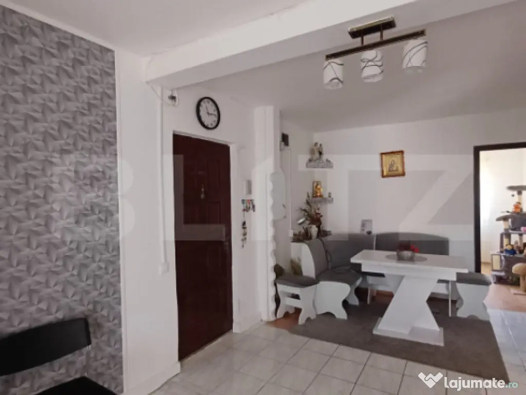 Apartament 3 camere, 74 mp zona centrala in Campia Turzii