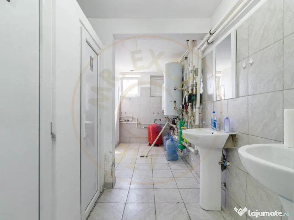 Spațiu industrial – 3.540 mp utili, birouri 600 mp, rand 