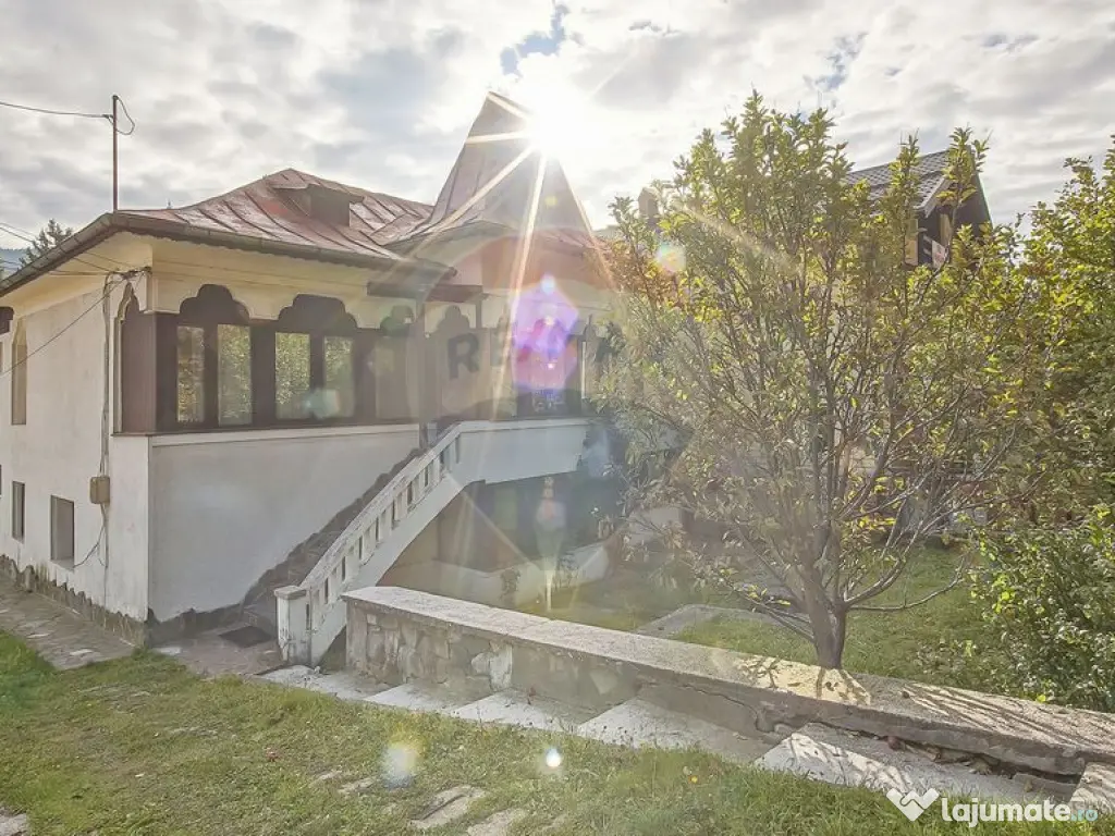 Vilă cu farmec istoric în Bușteni, pensiune sau locuin...