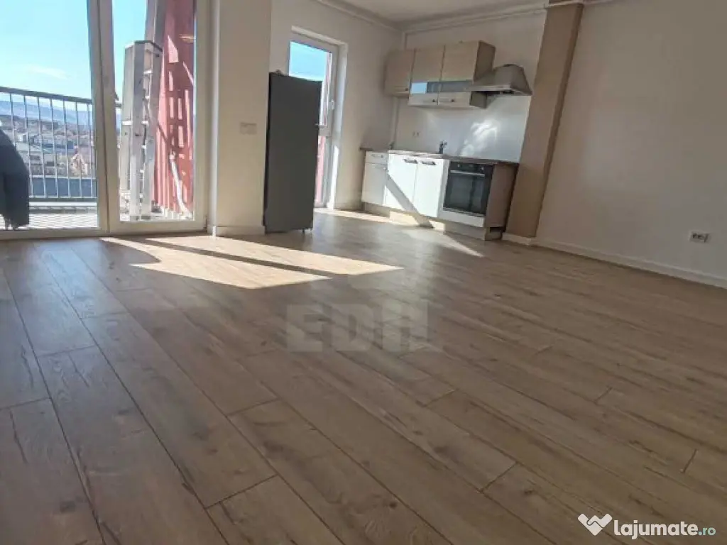 Apartament cu 2 camere, zona Vivo