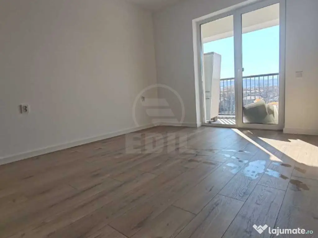 Apartament cu 2 camere, zona Vivo