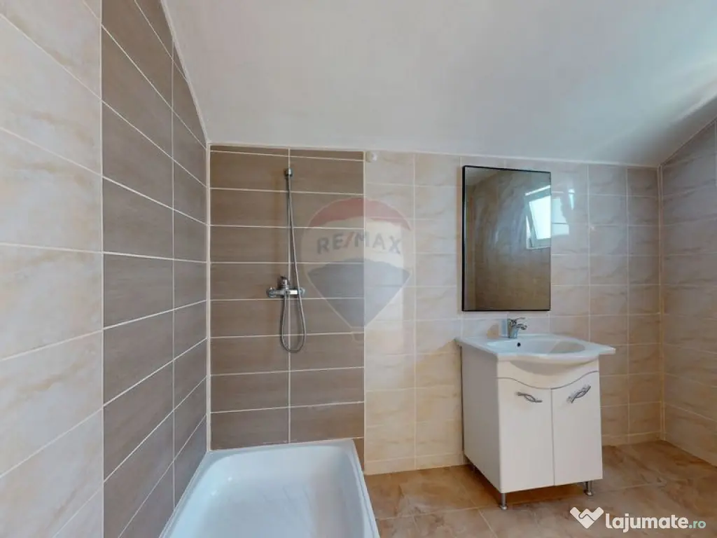 Casă individuală de vânzare | P+E+M | Central | Cristian