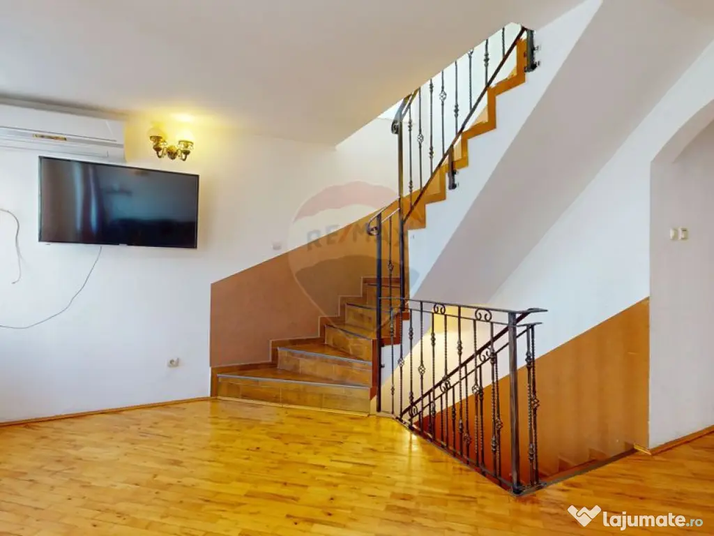 Casă individuală de vânzare | P+E+M | Central | Cristian