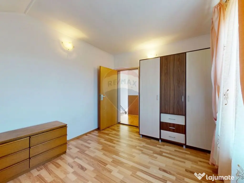 Casă individuală de vânzare | P+E+M | Central | Cristian