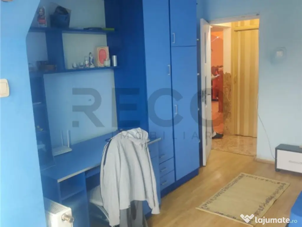 RECO. Apartament cu 3 camere decomandat . Zona Decebal 