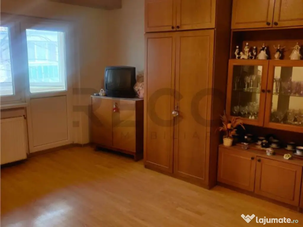 RECO. Apartament cu 3 camere decomandat . Zona Decebal 