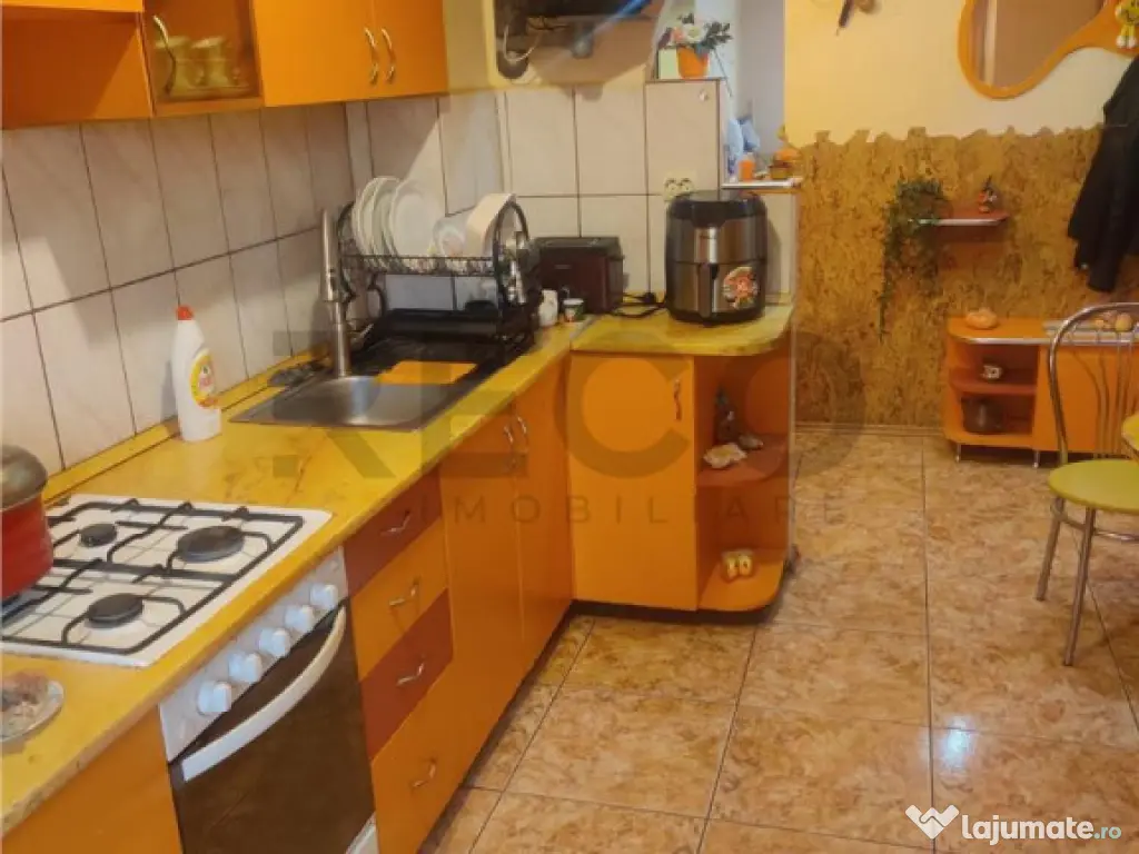 RECO. Apartament cu 3 camere decomandat . Zona Decebal 