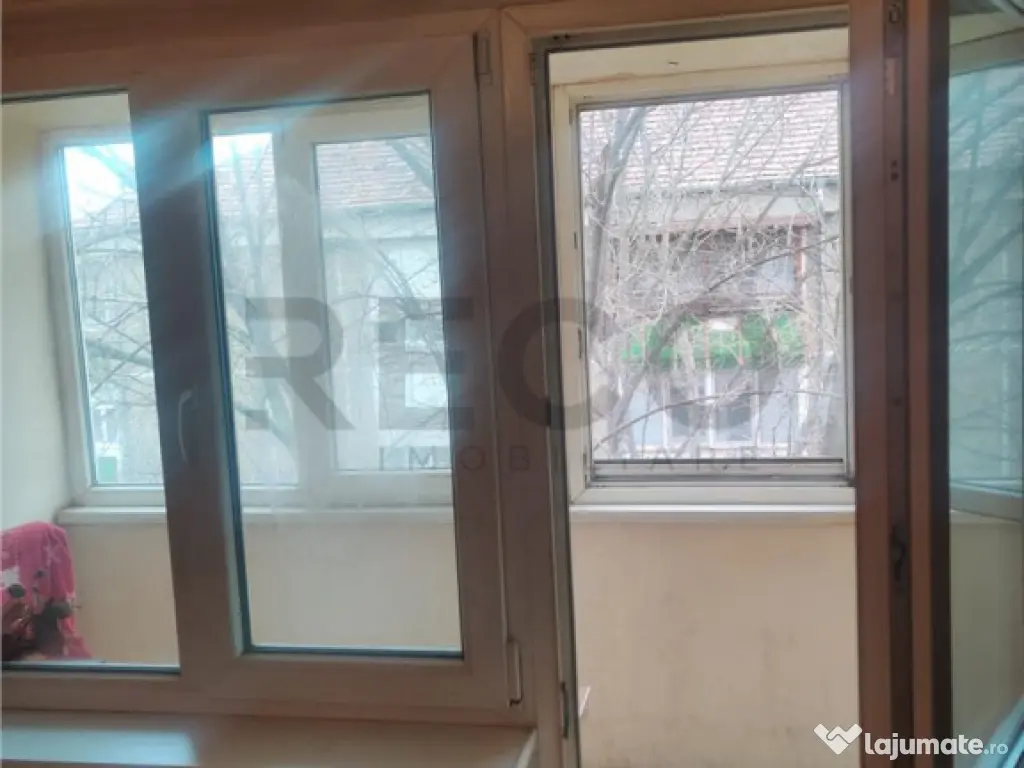 RECO. Apartament cu 3 camere decomandat . Zona Decebal 