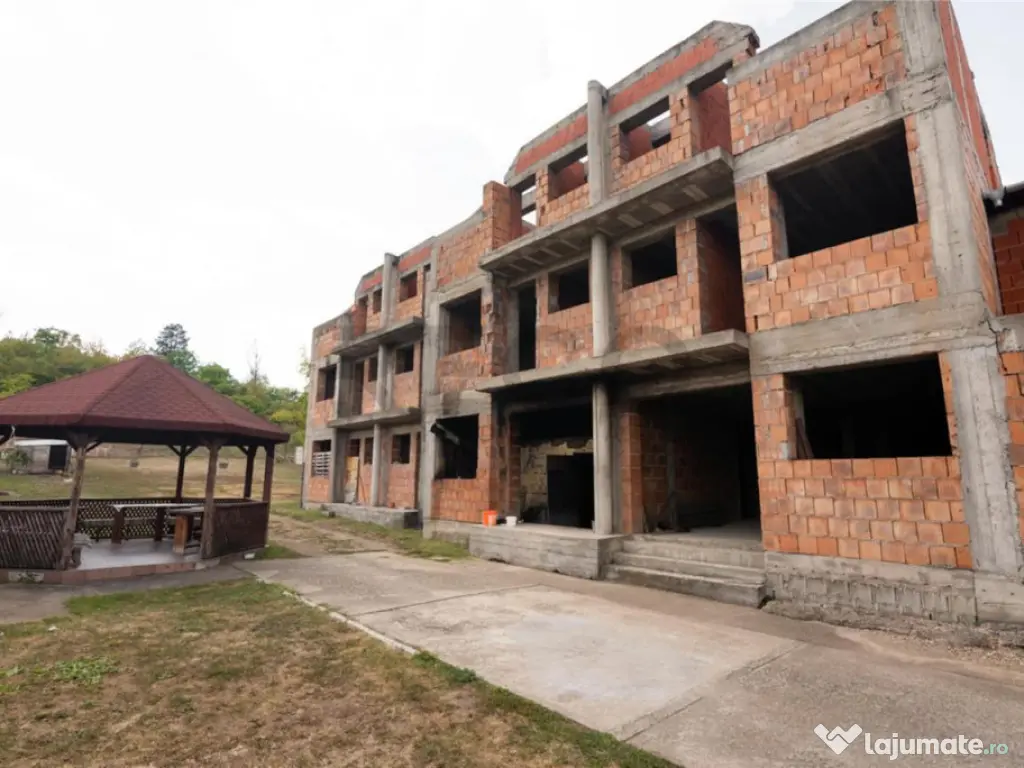 RECO Pensiune 32 camere, 1 Mai 