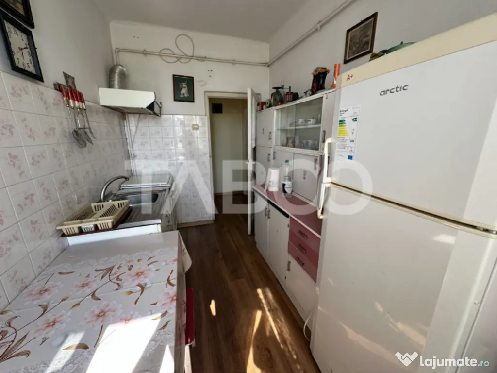 Apartament 2 camere 47 mpu decomandat 2 boxe la subsol garaj