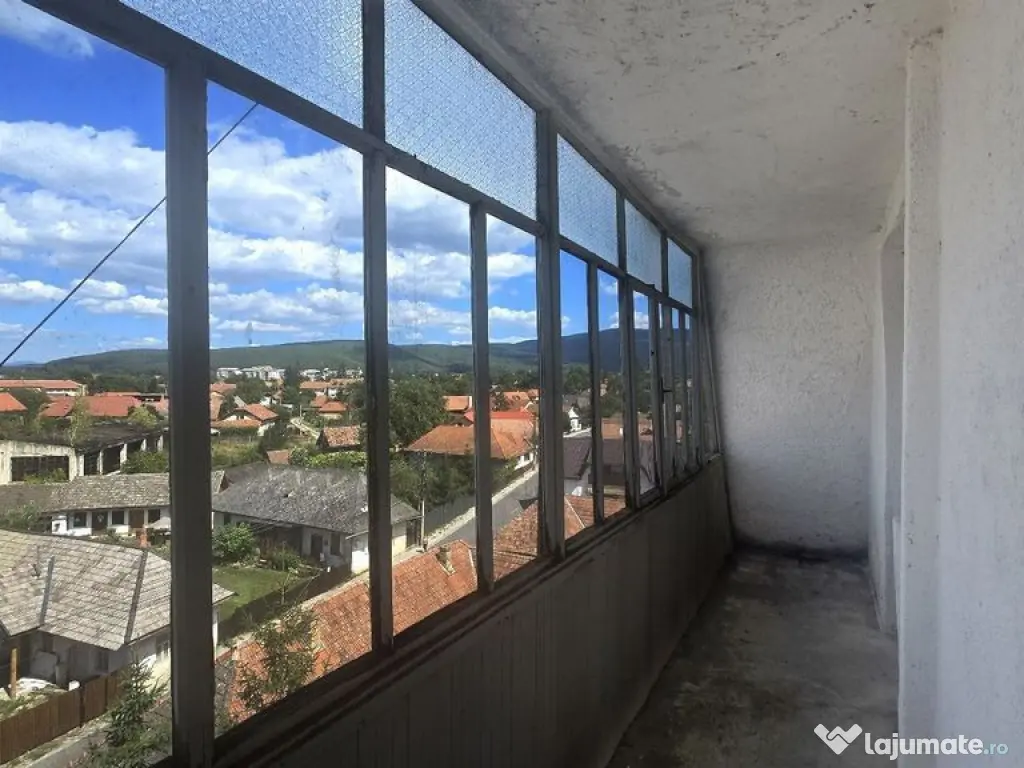 Apartament 2 camere, 43mp,decomandat,ultracentral,Covasna 