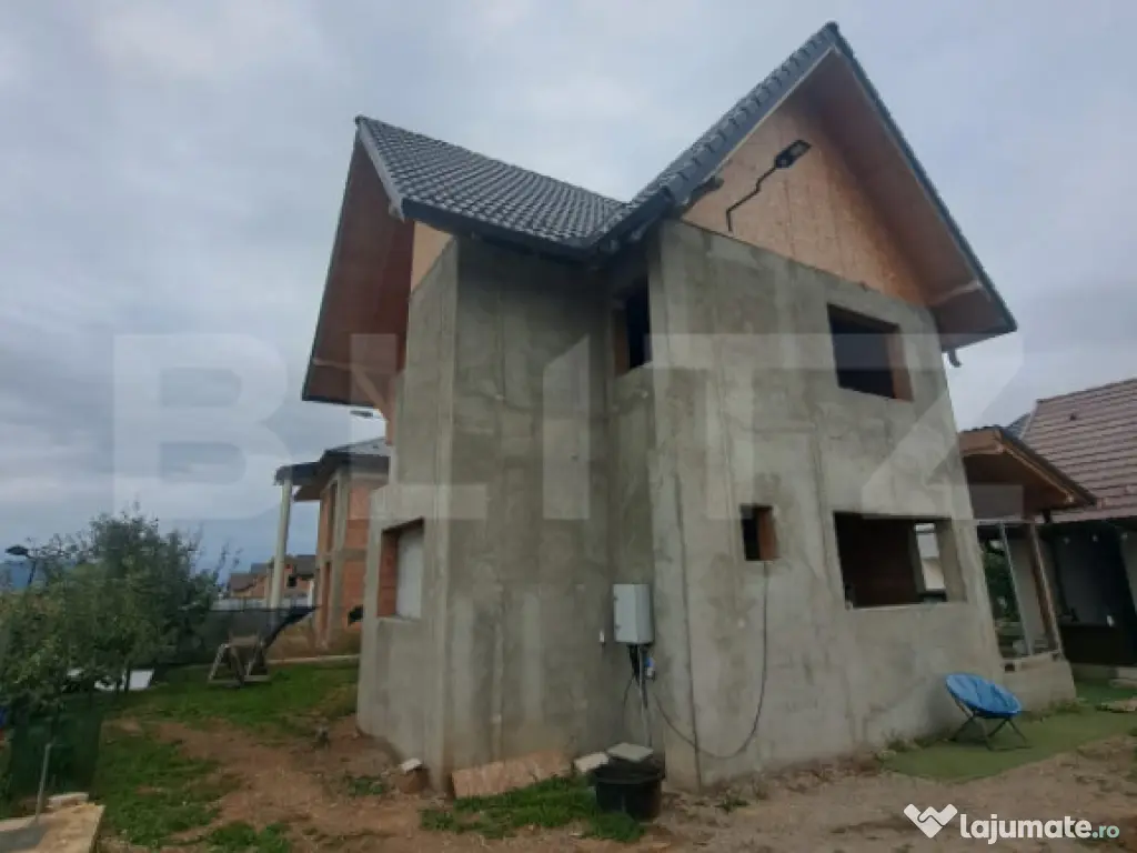 Vând 2 case la preț de una – 178.000 € (negociabil)