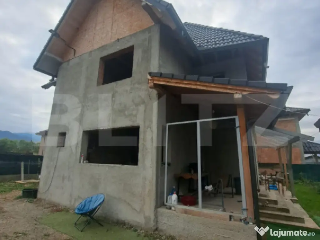 Vând 2 case la preț de una – 178.000 € (negociabil)