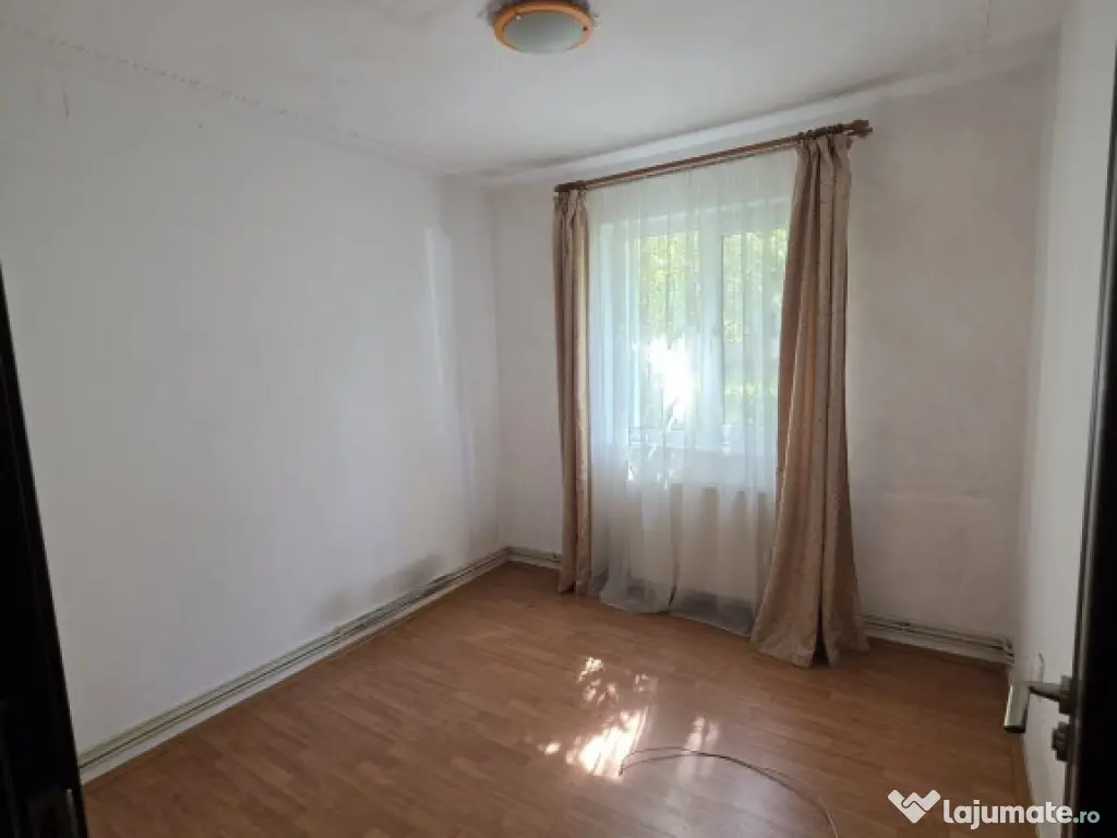 2 camere Gemenii semidecomandat, parter 72500 Euro