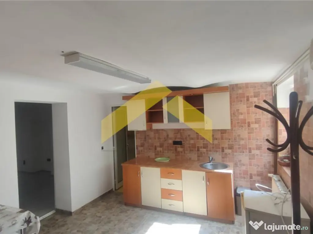 Apartament cu 4 camere de inchiriat zona Podgoria
