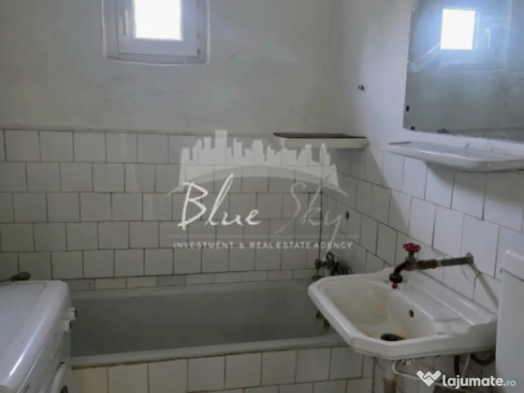 Teren cu casă demolabilă sau renovabila în Valu lui Traia 