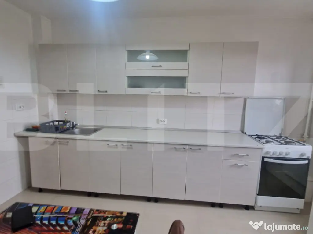 Apartament cu 3 camere decomandate, 68 mp, bloc renovat si i