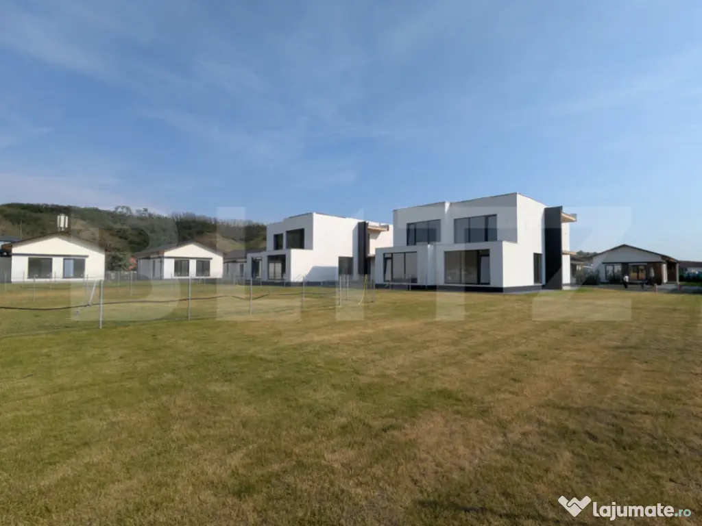 Duplex 120 mp, teren 595 mp, zona Sub Coasta intr-un ansambl