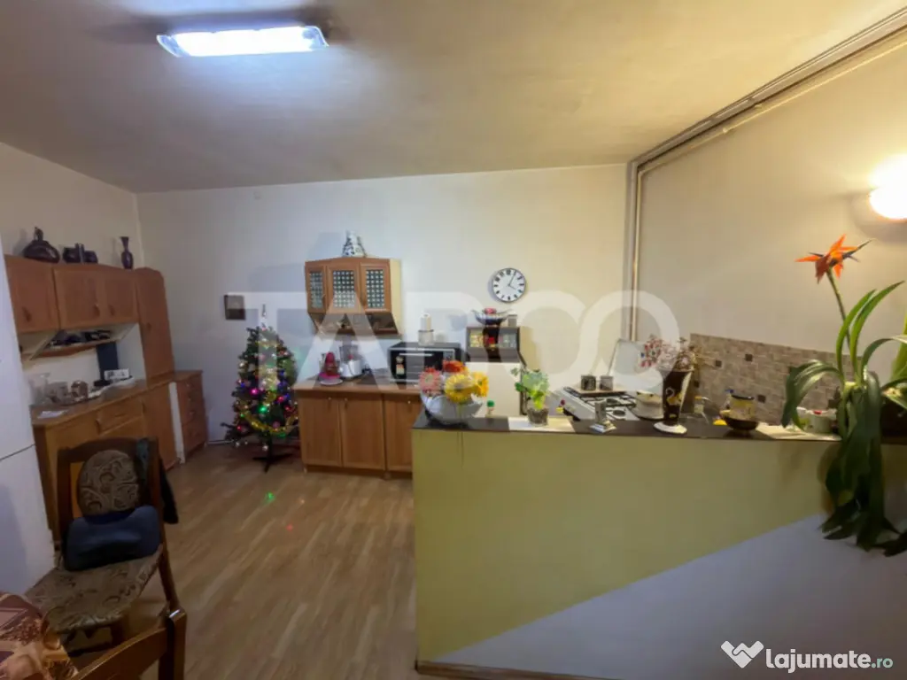 Casa individuala pretabila spatiu comercial teren 400 mp Pia