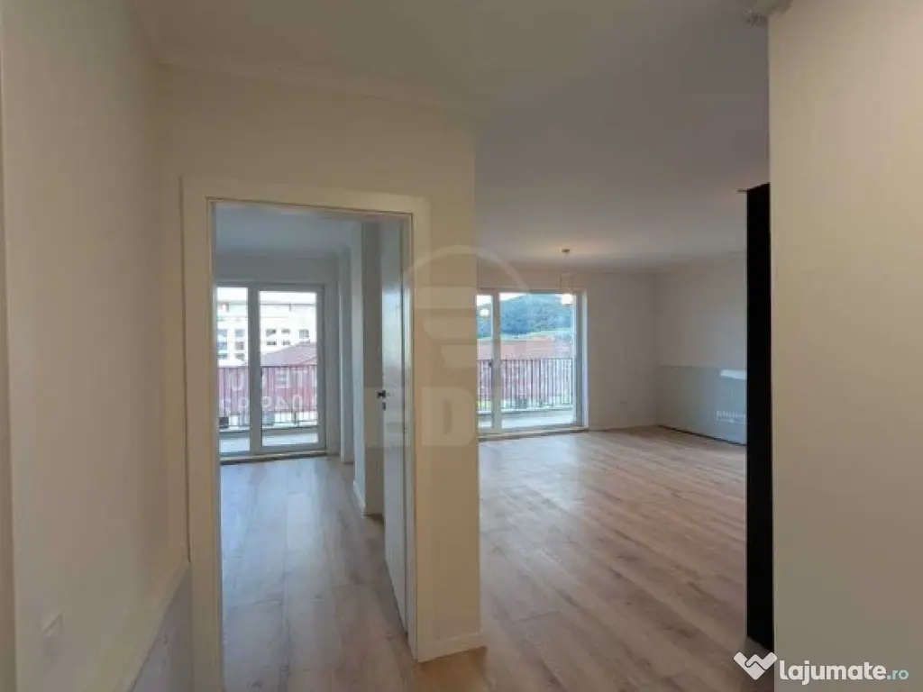 Apartament 3 camere semidecomandat zona Eroilor 