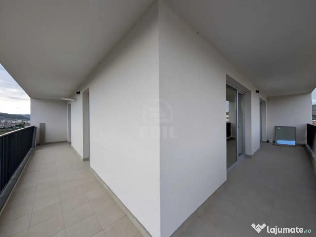 Apartament 3 camere semidecomandat zona Eroilor 