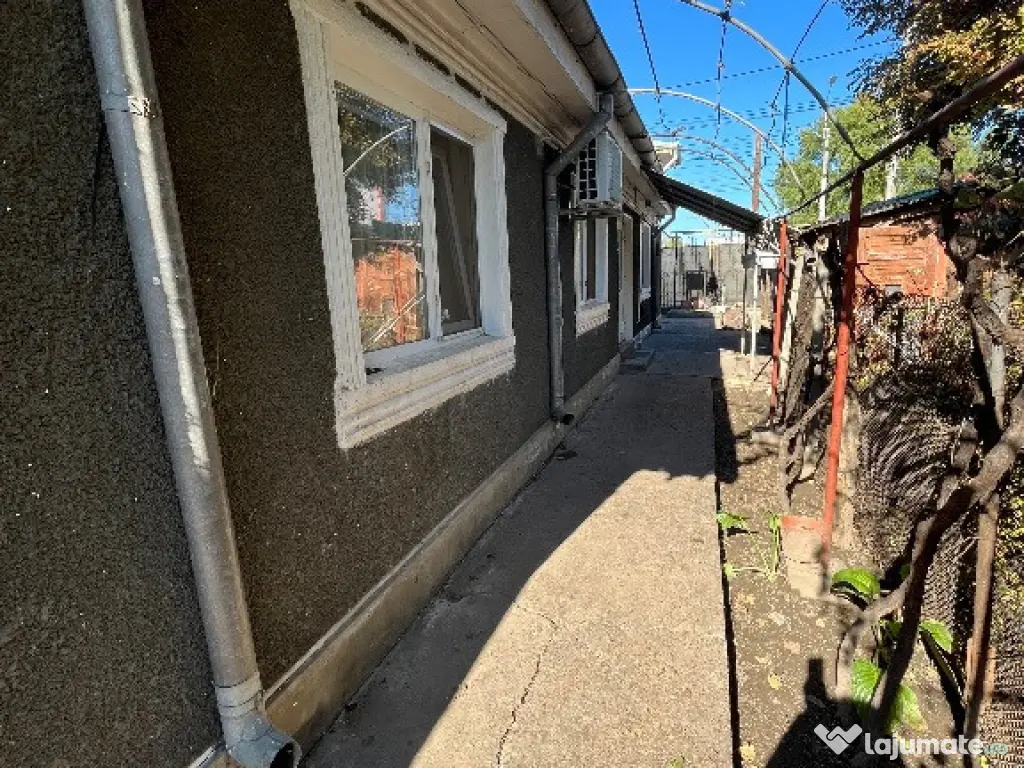 Casa zona sos:Rm Sarat 