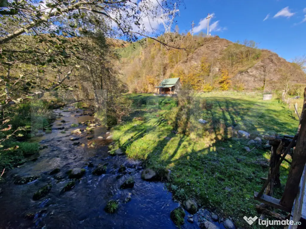 Cabana vacanta, teren 1000mp, acces direct la pârâu, zona
