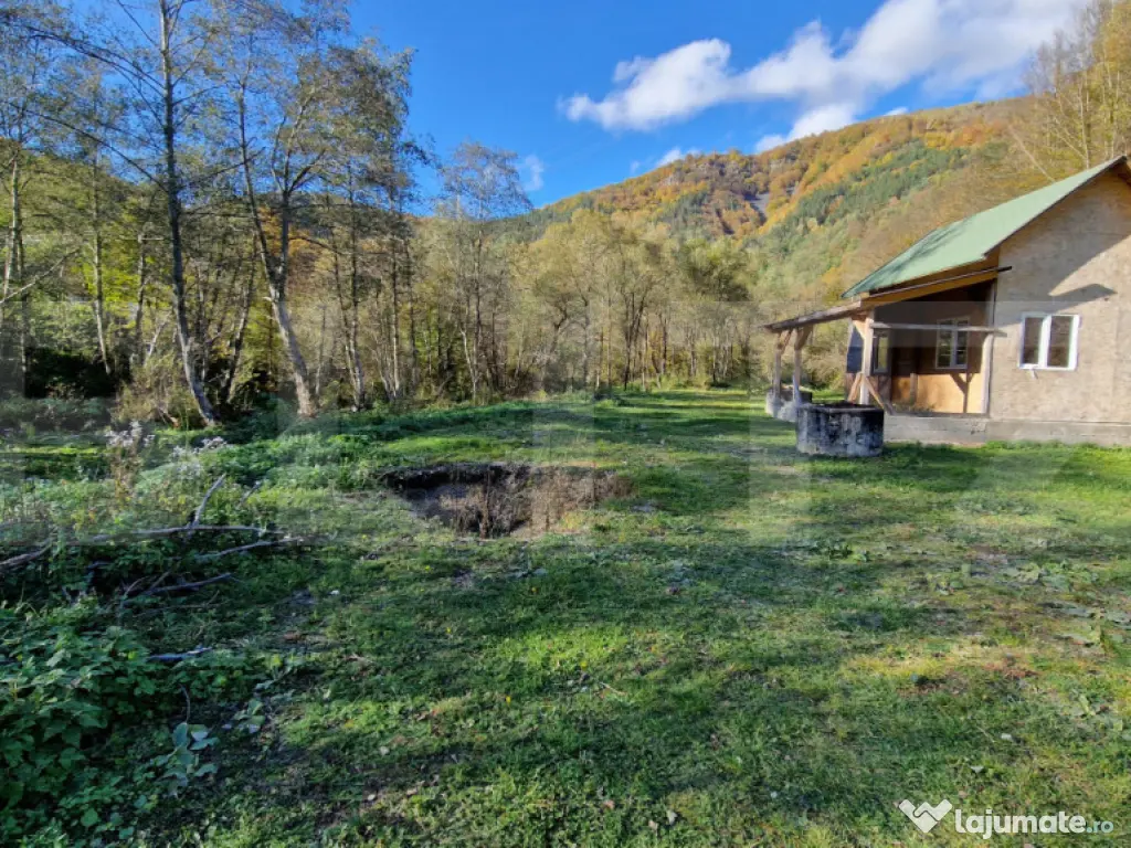 Cabana vacanta, teren 1000mp, acces direct la pârâu, zona