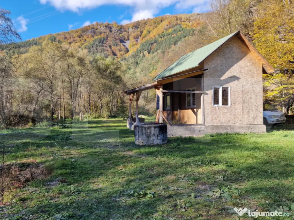Cabana vacanta, teren 1000mp, acces direct la pârâu, zona