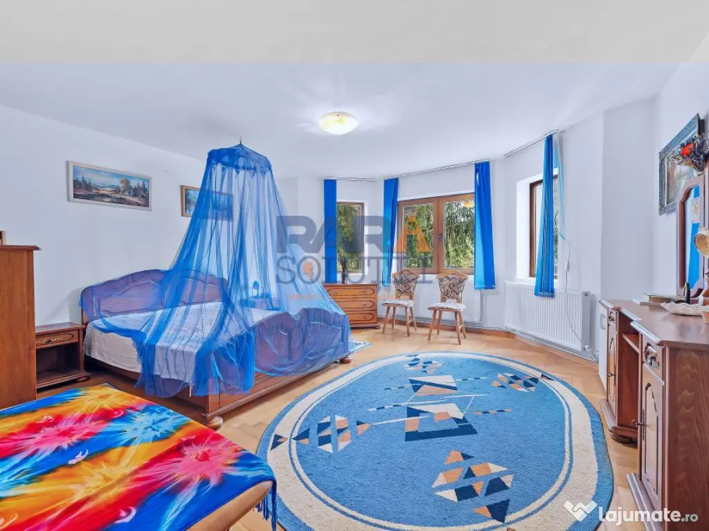 Vilă cu 6 dormitoare, 2 garaje, anexe multiple - 2076 mp... 