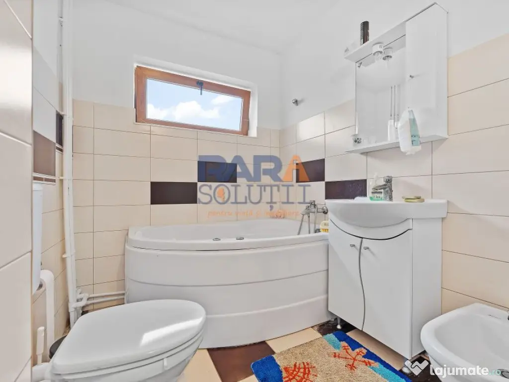 Vilă cu 6 dormitoare, 2 garaje, anexe multiple - 2076 mp... 