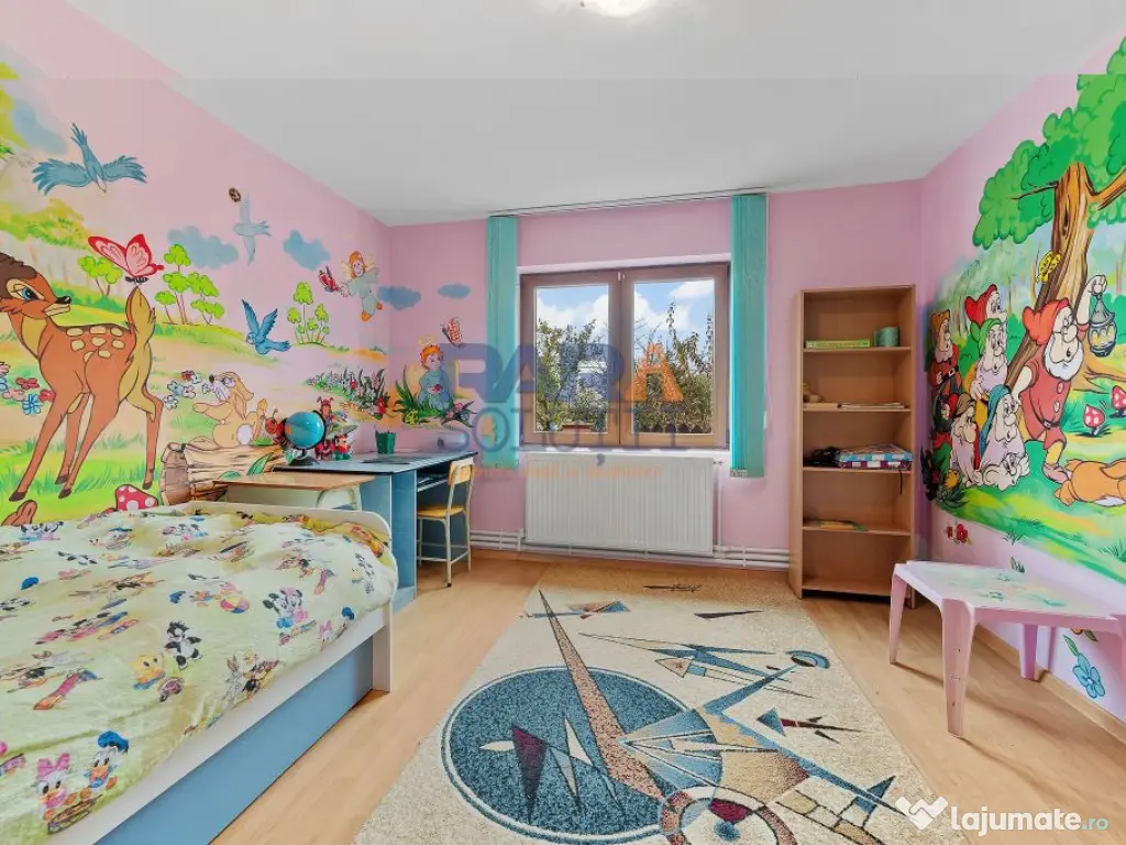 Vilă cu 6 dormitoare, 2 garaje, anexe multiple - 2076 mp... 