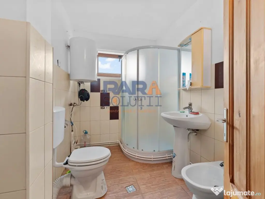 Vilă cu 6 dormitoare, 2 garaje, anexe multiple - 2076 mp... 