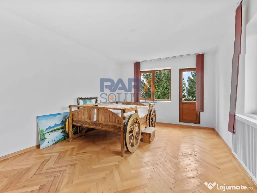 Vilă cu 6 dormitoare, 2 garaje, anexe multiple - 2076 mp... 