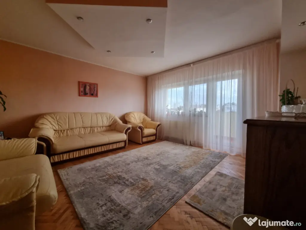 Neagoe Vodă- 3 camere decomandate/două balcoane/privelișt 