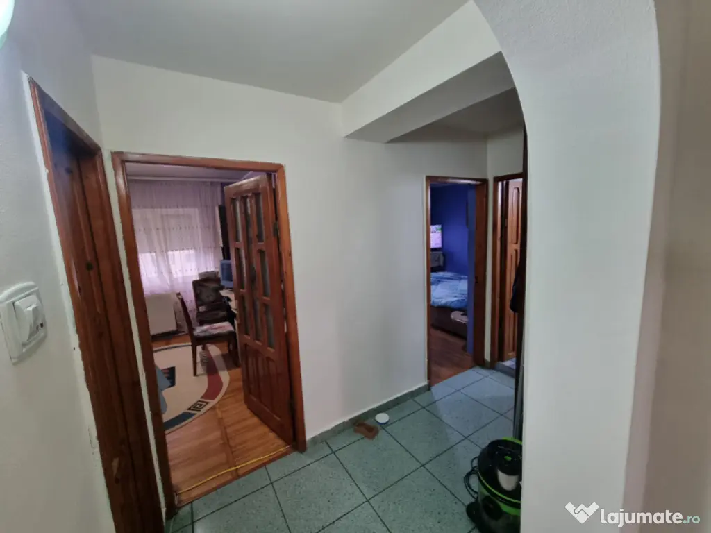 Neagoe Vodă- 3 camere decomandate/două balcoane/privelișt 