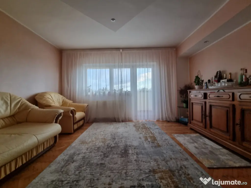 Neagoe Vodă- 3 camere decomandate/două balcoane/privelișt 