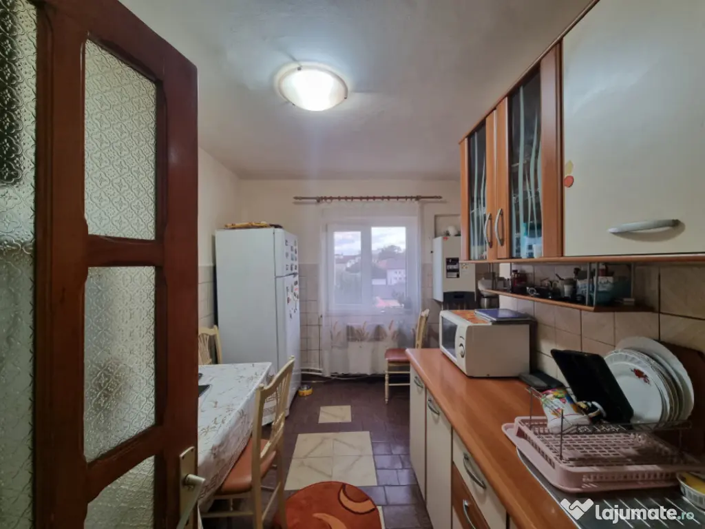 Neagoe Vodă- 3 camere decomandate/două balcoane/privelișt 