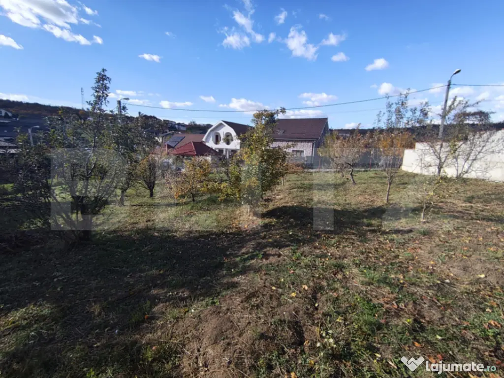 Teren intravila de vanzare, 700 mp, in zona dealuri - IZVORU